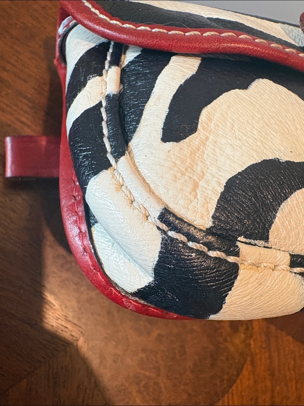 Dooney & Bourke wristlet clutch black/cream zebra stripe Leather/red trim - Picture 9 of 17